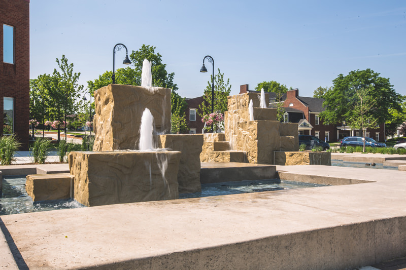 Fountain feature on front street